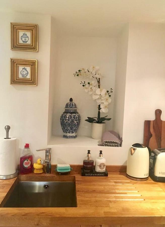 Beautiful 1Br Apartment In Historic St Aubin House Eksteriør billede